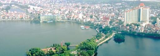 Đường Thanh Niên - con đường nối liền hồ Tây và hồ Trúc Bạch, đồng thời cũng là nơi có chùa Trấn Quốc tọa lạc.